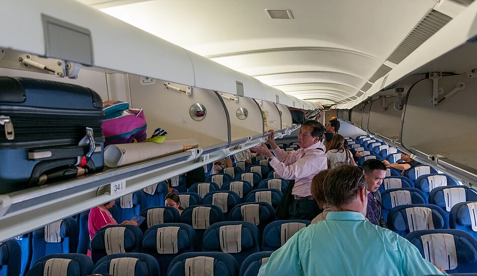 Commercial passenger aircraft cabin photographed by Wilfredor